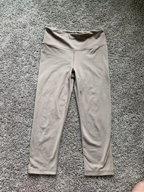 GAP Ellipse Pull-On Capri Leggings